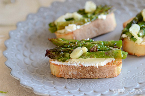 Lemon roasted asparagus with goat cheese & garlic