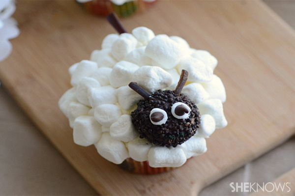 Cute_sheep_cupcakes