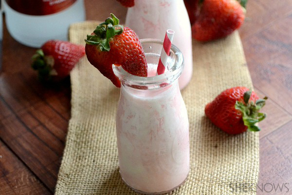 Strawberries n' cream cocktail