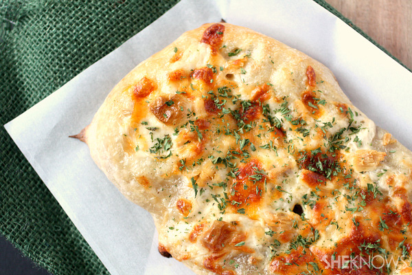 Chicken alfredo pizza