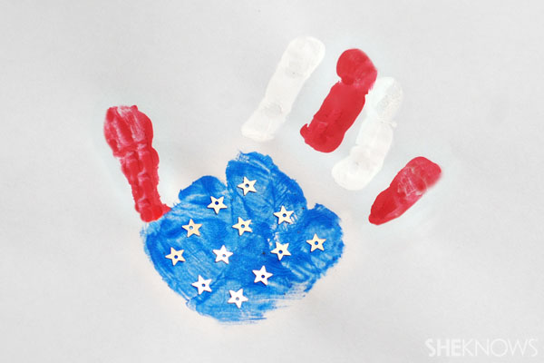 Handprint American flag - Patriotic Memorial Day crafts