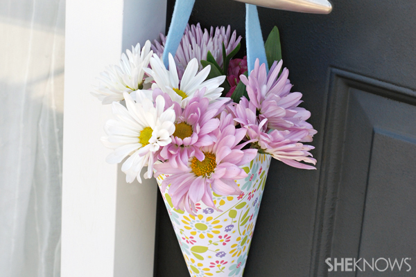 May Day crafts - Flower basket for door