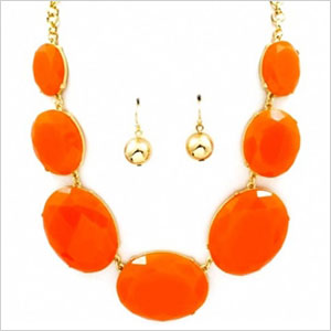 Oval stone necklace