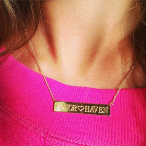 Jessica Alba's necklace