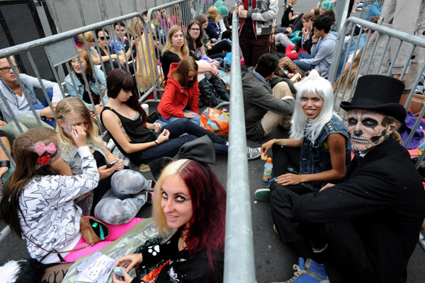 Little Monsters in line