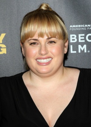 REBEL WILSON does her best to save the MTV Movie Awards