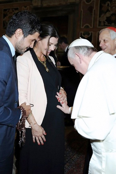 Pregnant Ali Landry blessed by Pope Francis