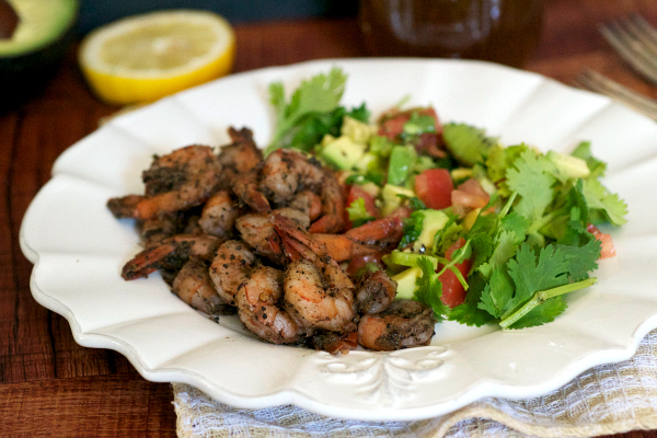 Caribbean jerk shrimp salsa salad