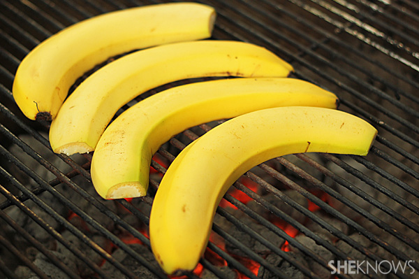 Grilling bananas