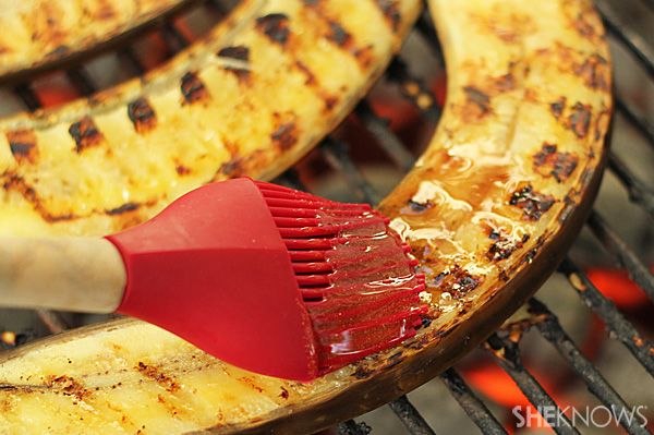 Grilling bananas