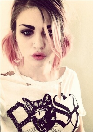 http://cdn.sheknows.com/articles/2013/05/frances-bean-cobain-twitter-war.jpg