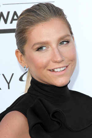 Ke$ha drinks her own pee