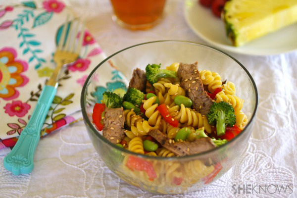 Teriyaki pasta salad with beef