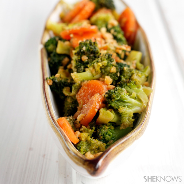 Stir-fry broccoli & carrots with peanuts