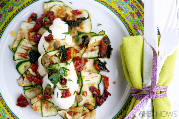 Sun-dried tomatoes, grilled zucchini and mozzarella salad
