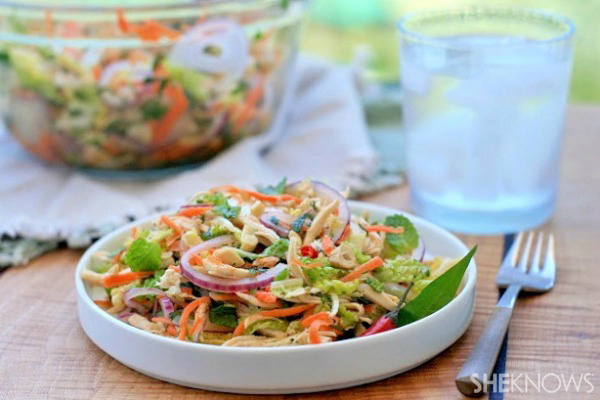 Vietnamese spicy chicken and cabbage salad (goi ga)