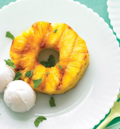Grilled pineapple with coconut sorbet