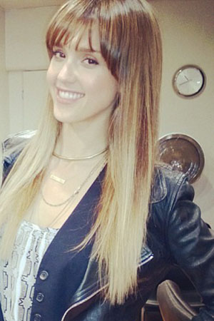 Jessica Alba shows off her bangs