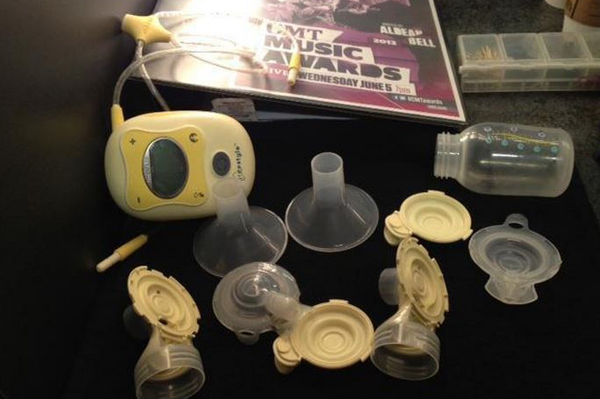 Kristen Bell breast pump