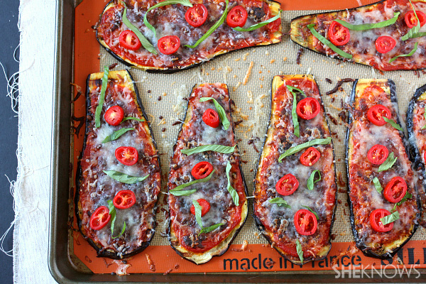 Healthy eggplant parmesan slices