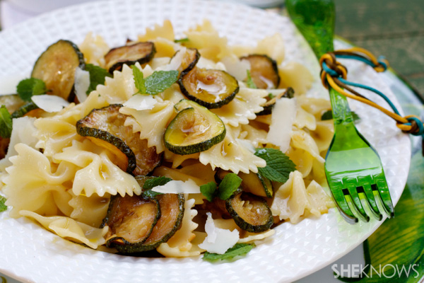 Summer pasta salad with zucchini & mint