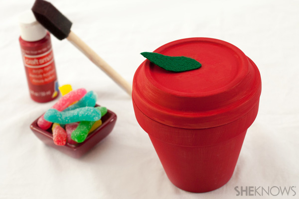 Terra cotta pot apple craft
