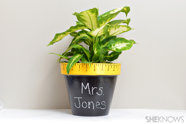 Back-to-school teacher gift - DIY chalkboard pot