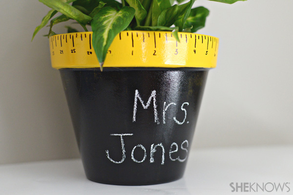 Back-to-school teacher gift - DIY chalkboard pot