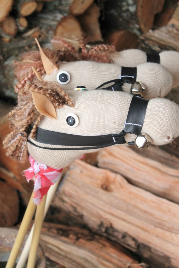 DIY-Sock-Stick-Horse