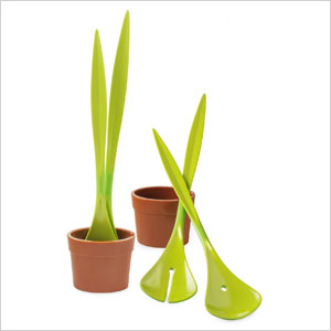 Cheeky salad tongs