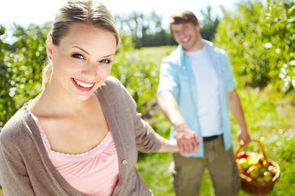 Couple going on apple picking date