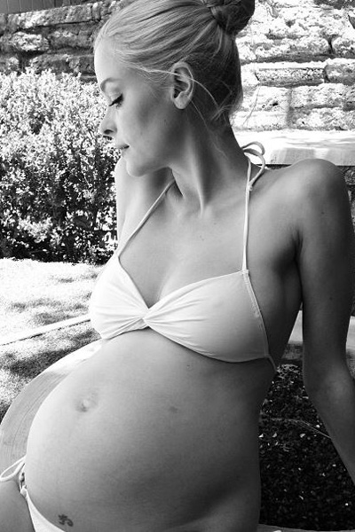 Pregnant Jaime King in white bikini