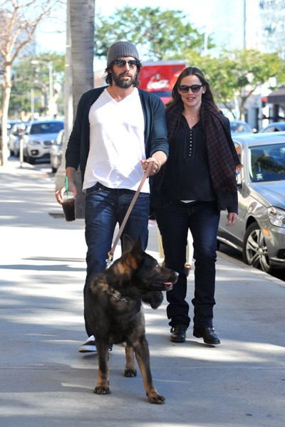 Jennifer Garner and Ben Affleck with dog