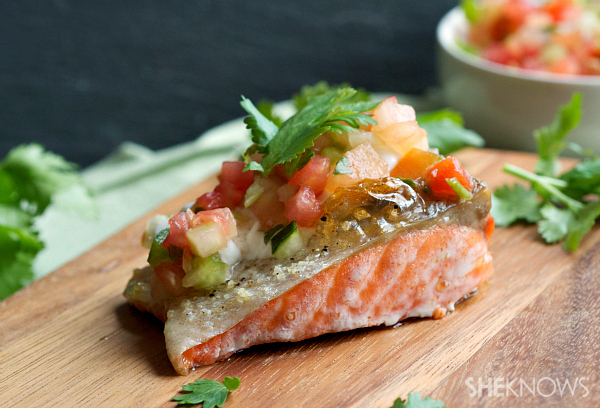 Grilled salmon with pico de gallo