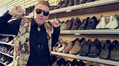 video-of-the-year-thrift-shop-shoe-danci