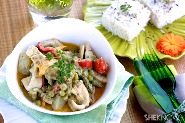 Green curry chicken and vegetables