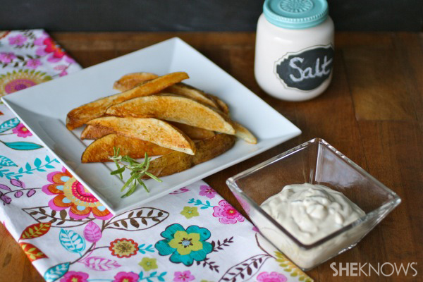 Meatless Monday: Roasted potatoes wedges with vegan rosemary aioli
