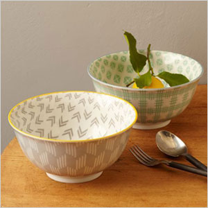 arrow patterned mixing bowl
