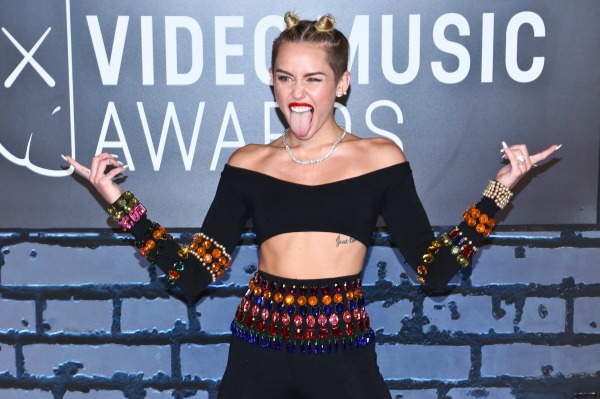 miley-cyrus-vma-tongue.jpg