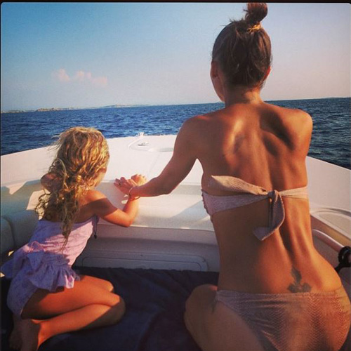 Nicole Richie bikini picture and daughter