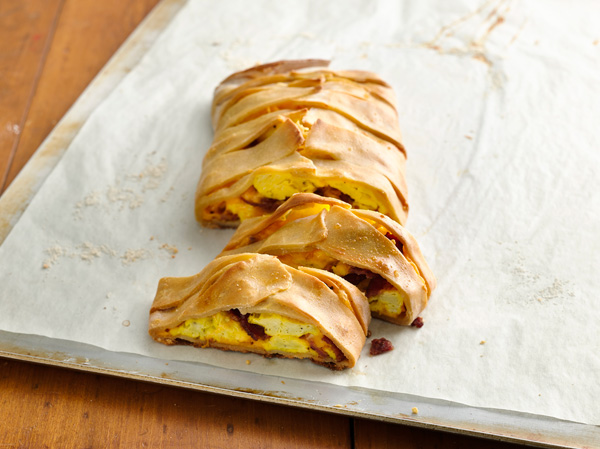 Egg, bacon, and cheese breakfast braid