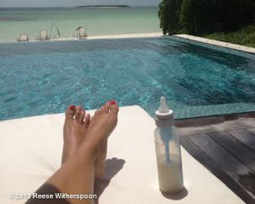 Reese Witherspoon vacation picture twitter