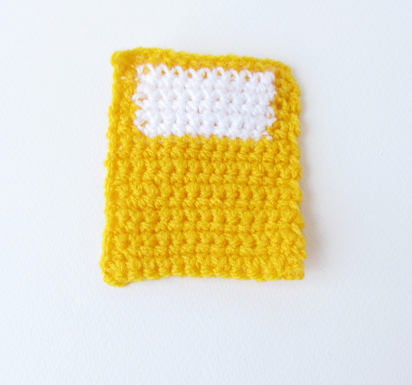 Amigurumi school bus: rear window