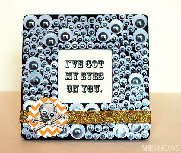 Kid-friendly Halloween googly eye picture frame