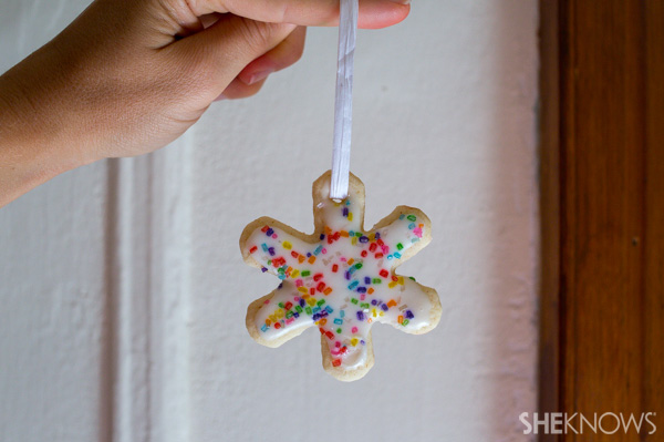 How to turn sugar cookies into ornaments | SheKnows