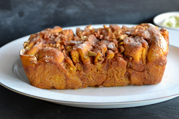 Caramel pumpkin apple pull-apart bread