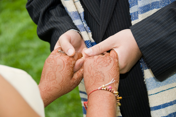 Hindu woman and Jewish man getting married
