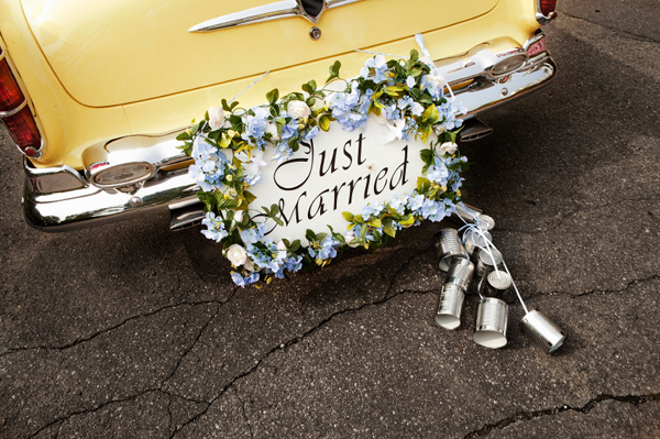 Just married sign on car
