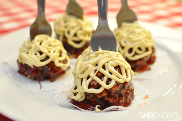 Spaghetti and meatballs cakeballs