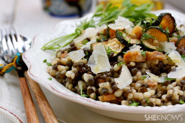 Pasta and lentils with crispy bacon and zucchini